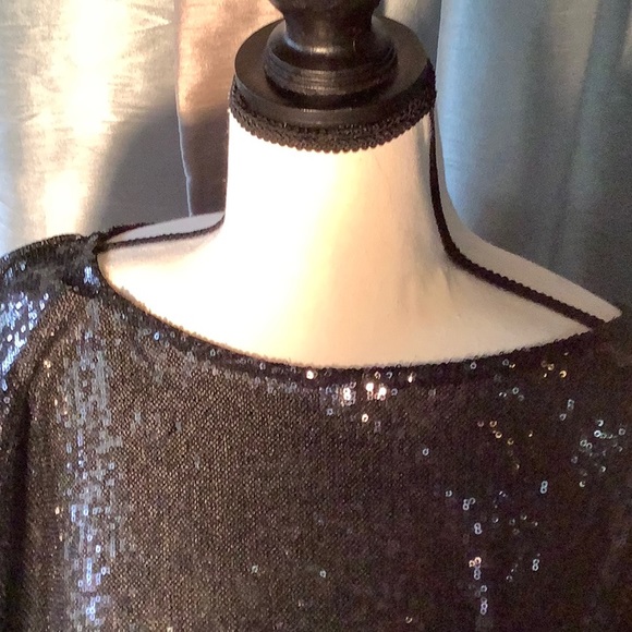 Arden B Size XS sheer sequin top in Black - Picture 2 of 7